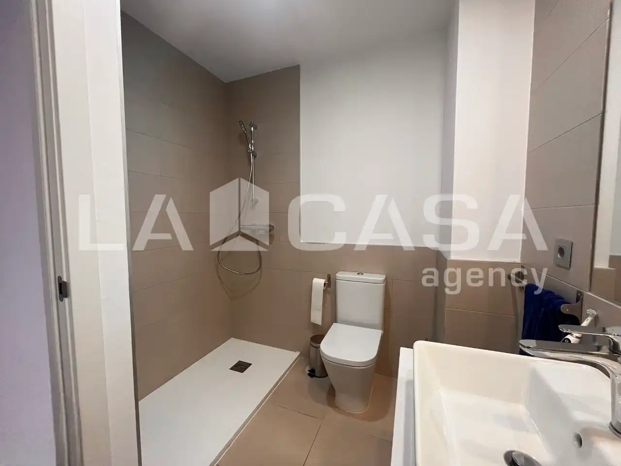 Baño de Piso en venta en Dos Hermanas con Aire acondicionado, Terraza y Trastero