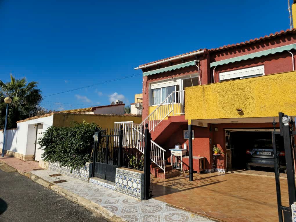 Exterior view of House or chalet for sale in Orihuela  with Air Conditioner, Private garden and Terrace