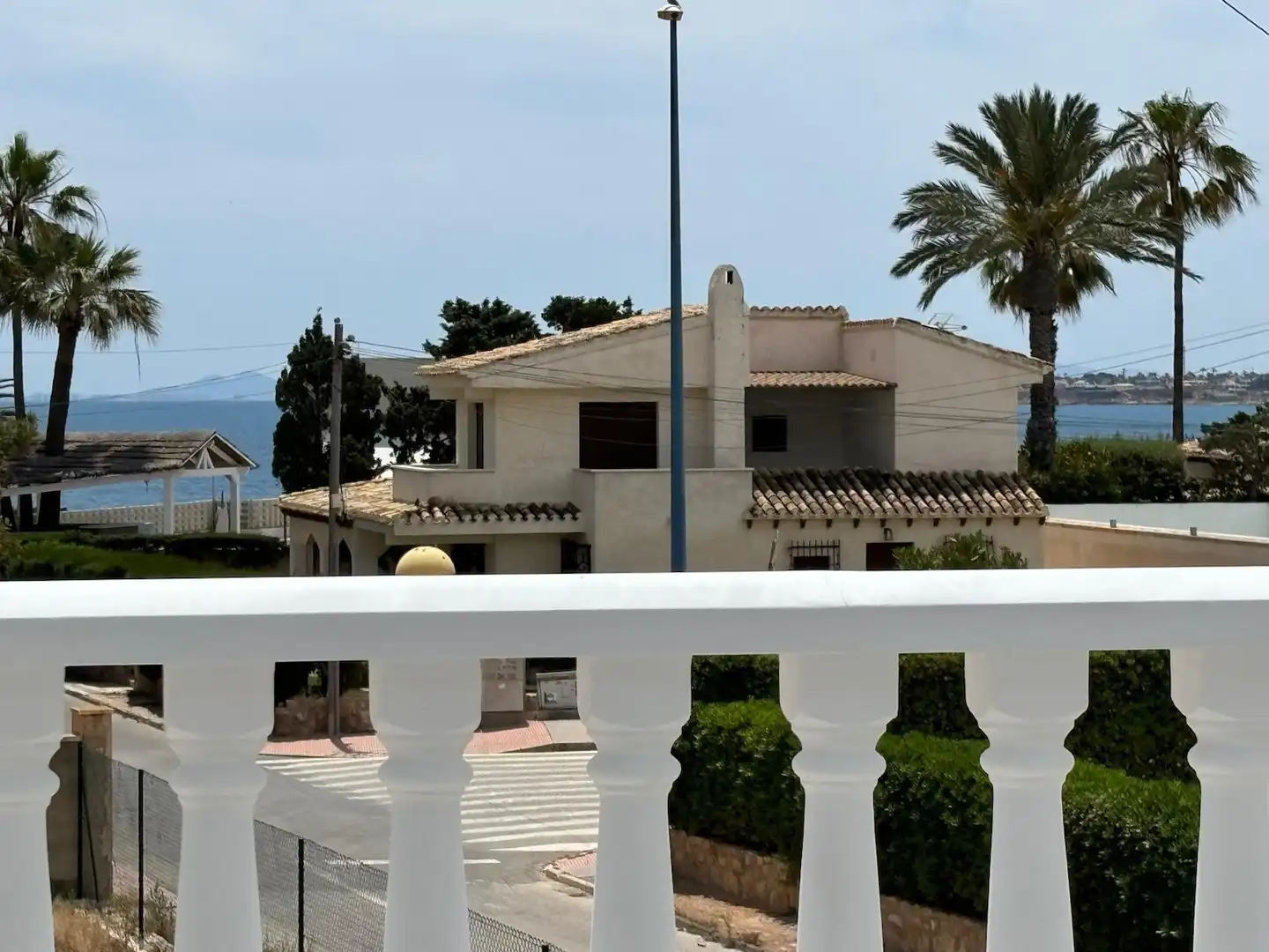 Vista exterior de Casa o xalet en venda en Torrevieja amb Aire condicionat, Calefacció i Jardí privat