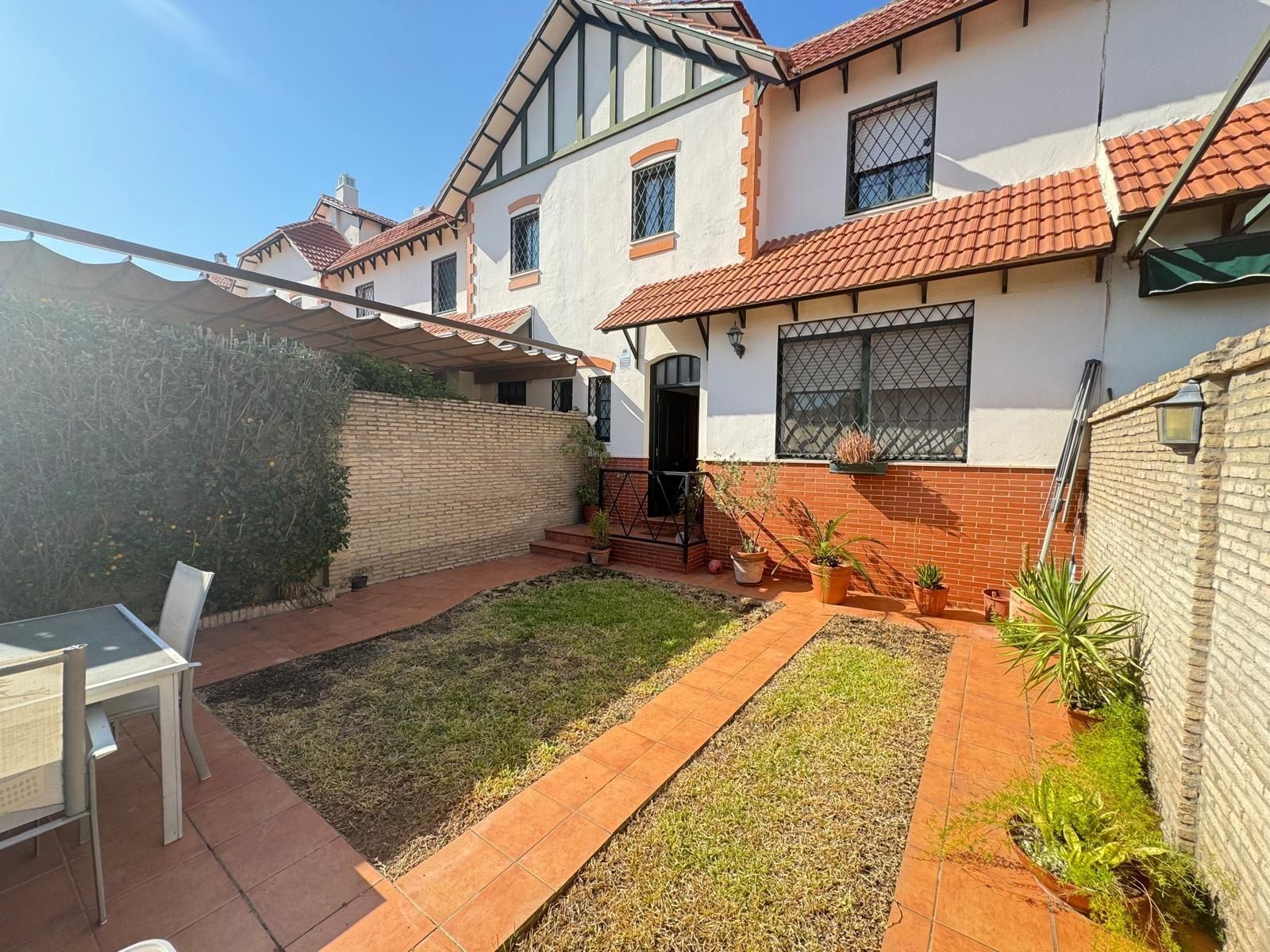 Jardín de Casa adosada en venta en Dos Hermanas con Aire acondicionado, Jardín privado y Terraza