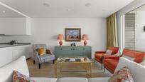 Sala d'estar de Apartament en venda en Marbella amb Aire condicionat, Terrassa i Piscina