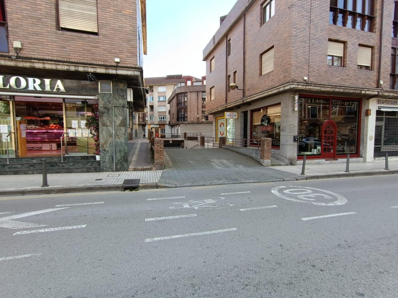 Vista exterior de Garatge en venda en Torrelavega 