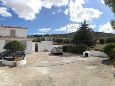 Casa rústica con jardín en venta en Bobadilla - Bobadilla Estación - La Joya