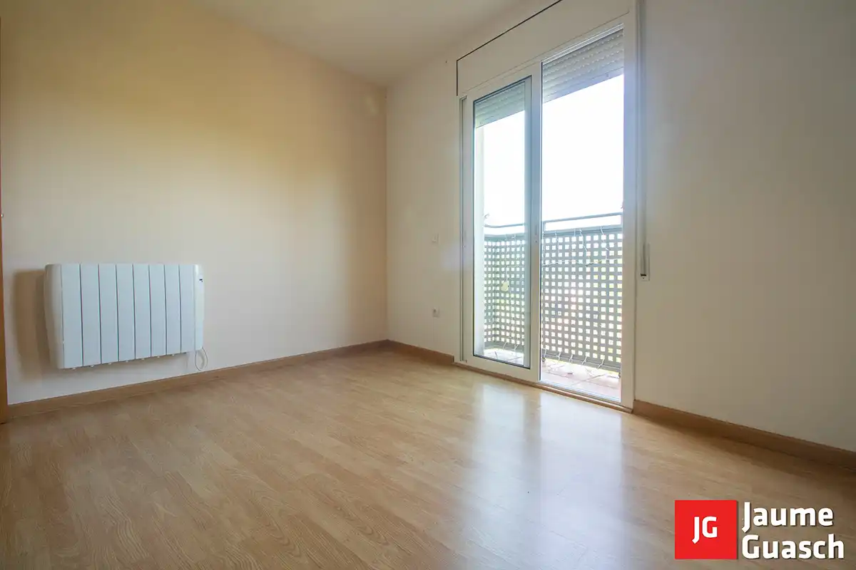 Terrassa de Casa adosada en venda en La Pobla de Montornès   amb Calefacció, Parquet i Traster