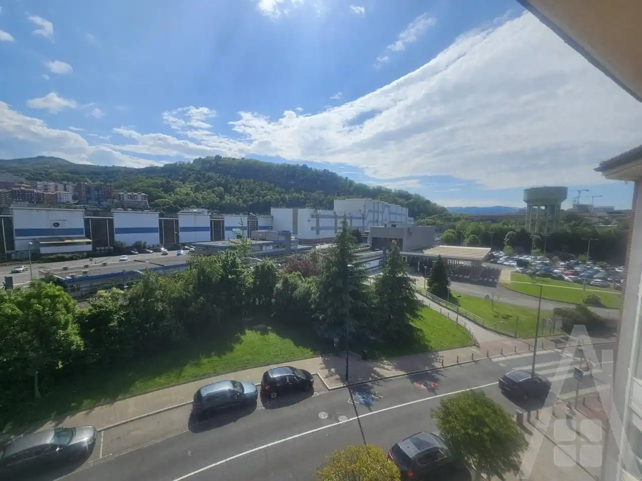 Vista exterior de Pis en venda en Etxebarri amb Calefacció, Parquet i Terrassa