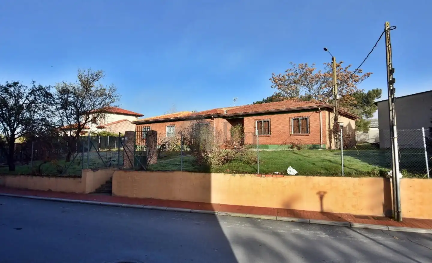 Vista exterior de Casa o xalet en venda en Olmedo amb Calefacció, Jardí privat i Moblat