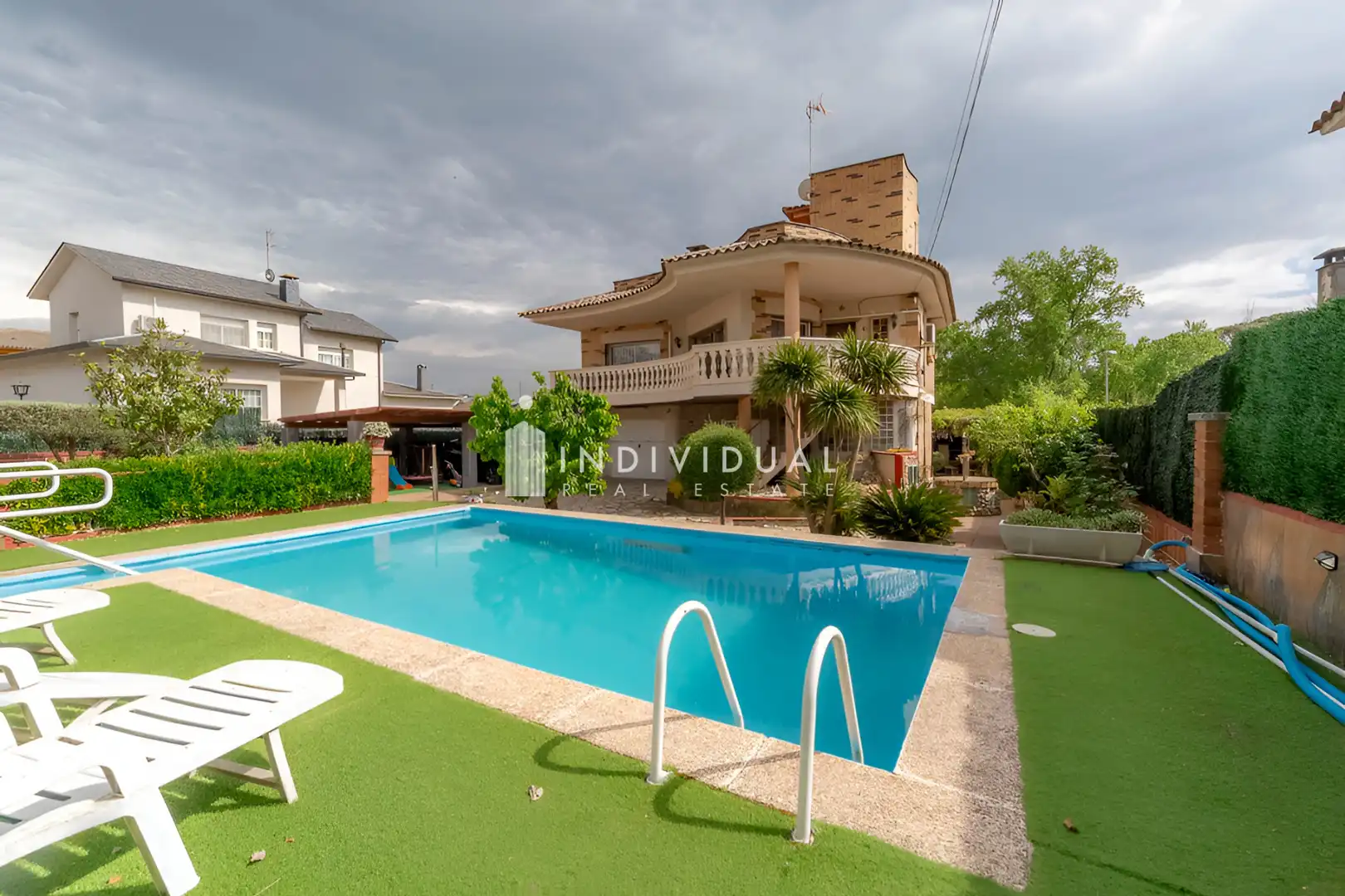 Piscina de Casa o xalet en venda en Santa Eulàlia de Ronçana amb Aire condicionat, Jardí privat i Parquet