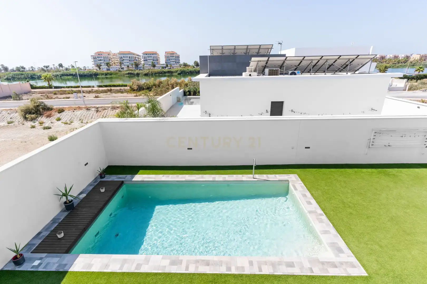 Piscina de Casa o xalet en venda en El Ejido amb Aire condicionat, Jardí privat i Traster