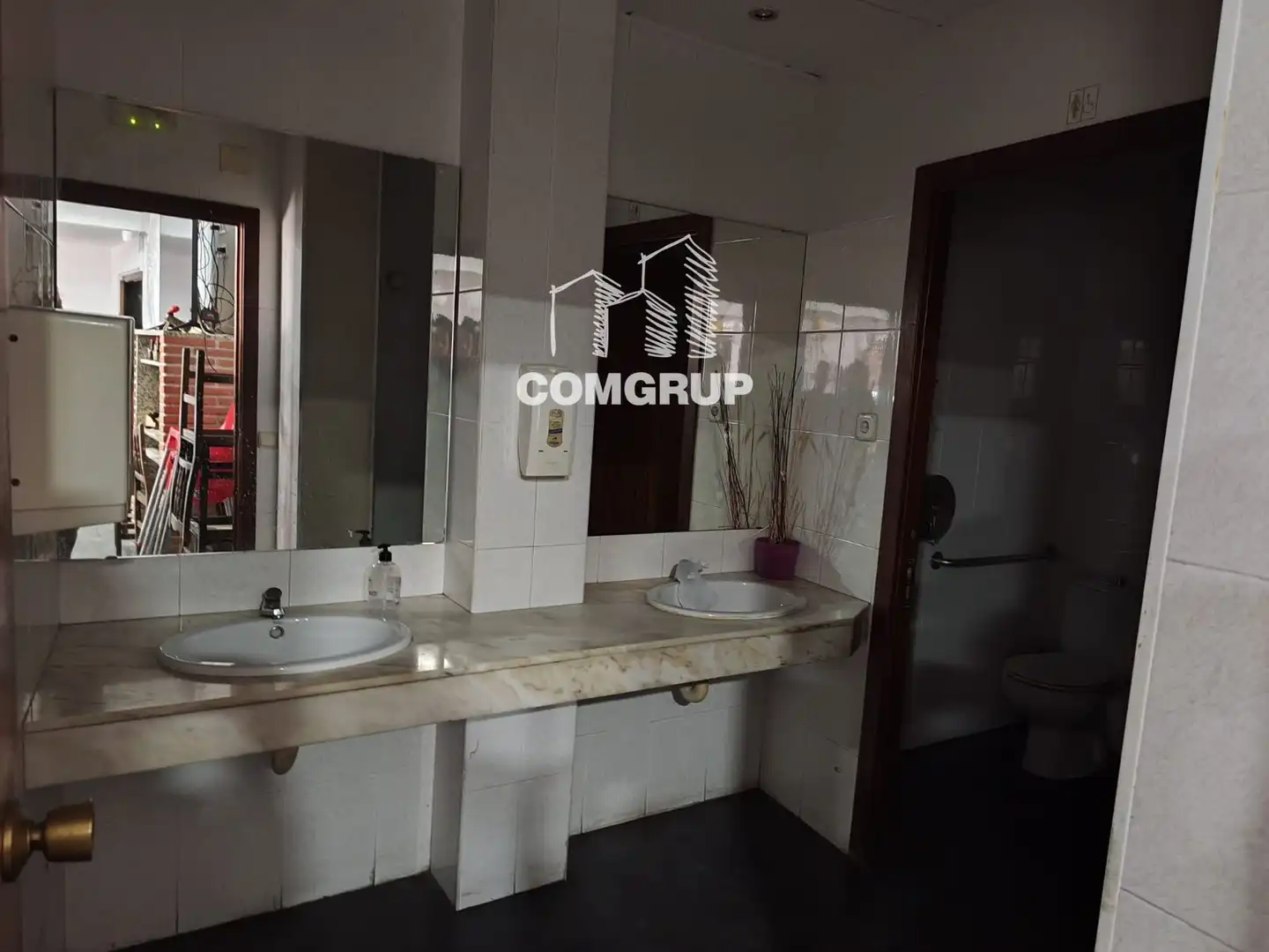 Badezimmer von Geschaftsraum zum Verkauf in Mataró