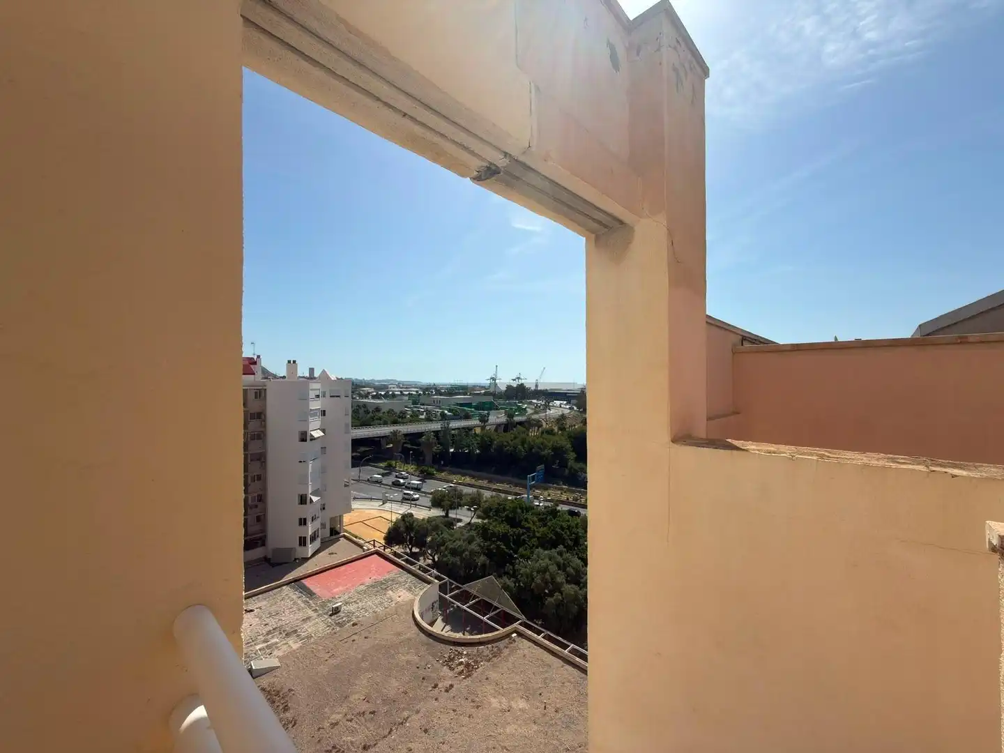 Außenansicht von Dachboden zur Miete in Alicante / Alacant mit Klimaanlage und Gemeinschaftspool