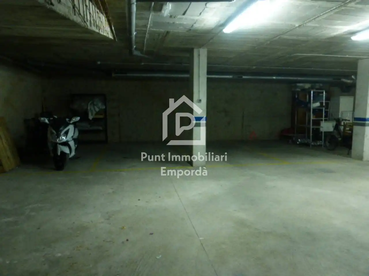 Garaje en venta en Calle Olot, La Vila