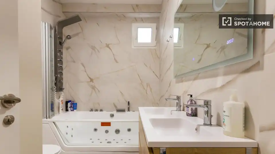 Flat with terrace to rent in L'Eixample, imagen 4