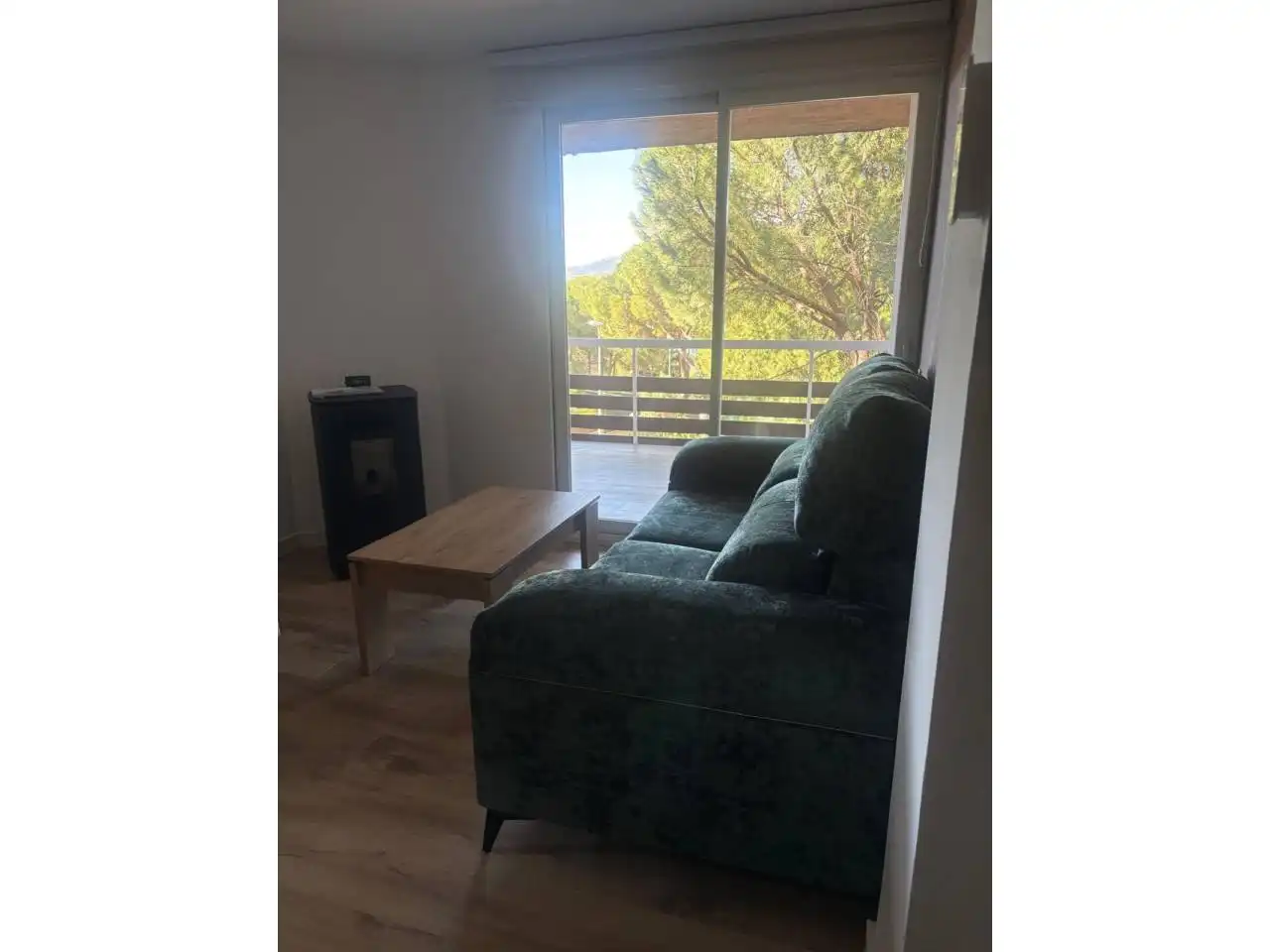 Sala de estar de Piso de alquiler en San Martín de Valdeiglesias con Aire acondicionado, Terraza y Amueblado