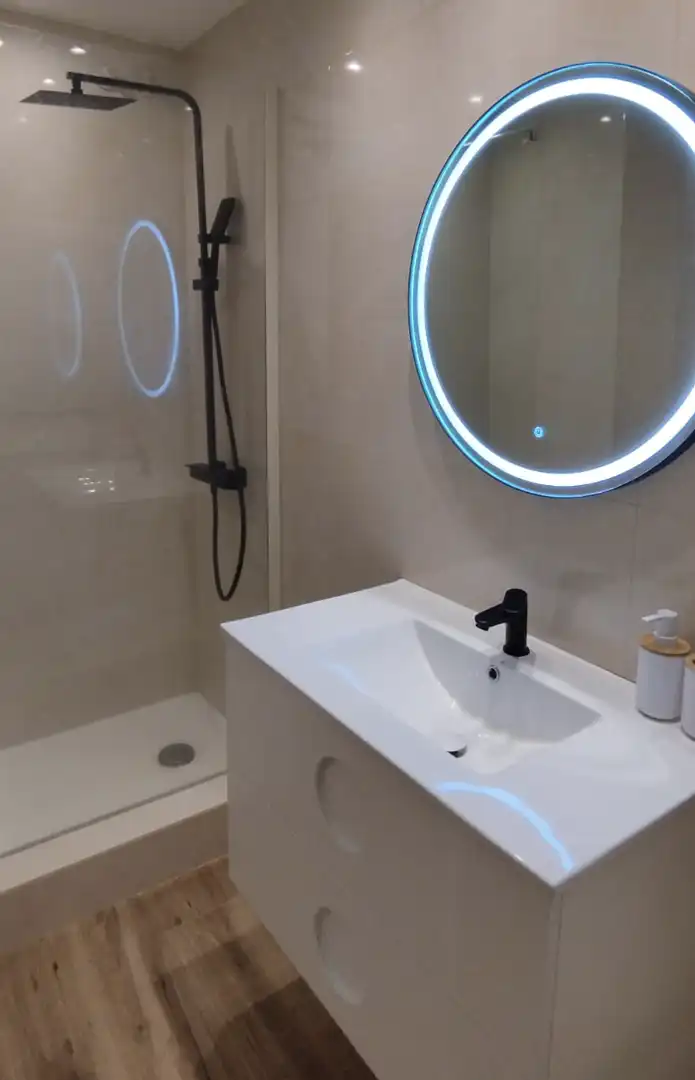 Badezimmer von Wohnung zur Miete in Marbella mit Klimaanlage, Heizung und Terrasse