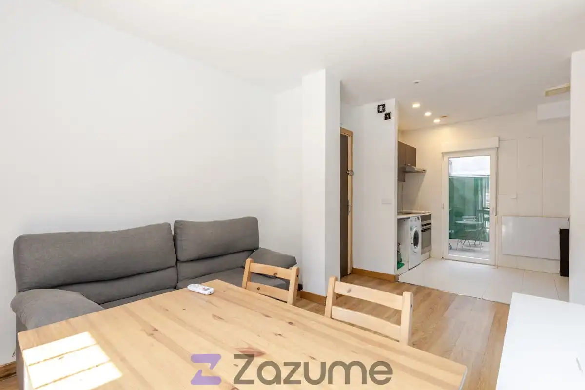 Living room of Flat for rent in Madrid  with Air Conditioner, Parquet flooring and Terrace