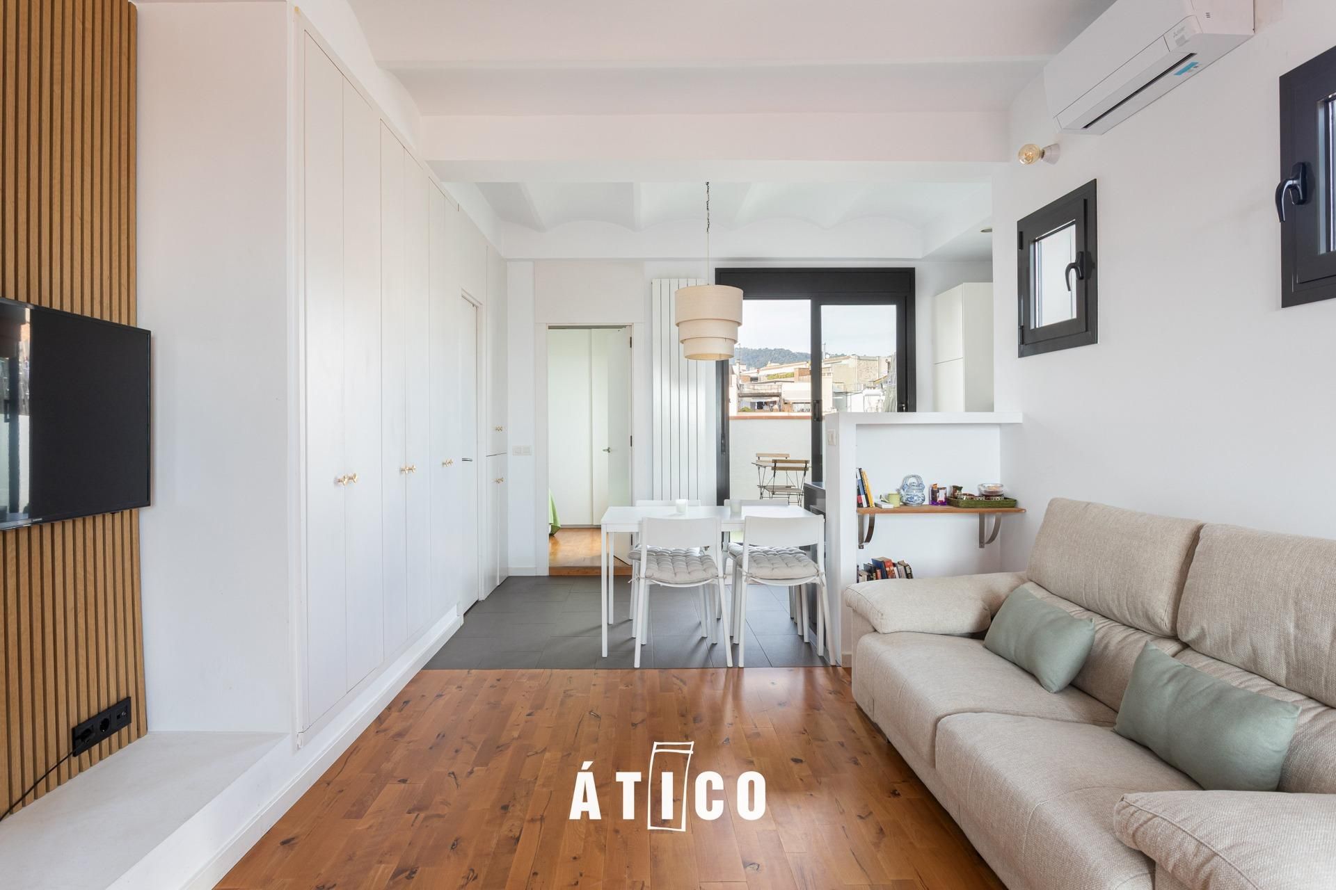 Sala de estar de Ático en venta en  Barcelona Capital con Calefacción, Parquet y Terraza