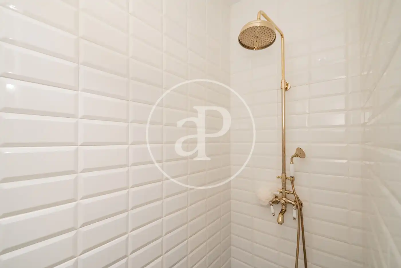 Baño de Piso en venta en Madrid con Aire acondicionado, Calefacción y Amueblado