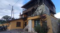 Vista exterior de Casa o xalet en venda en Valdés - Luarca amb Terrassa i Piscina