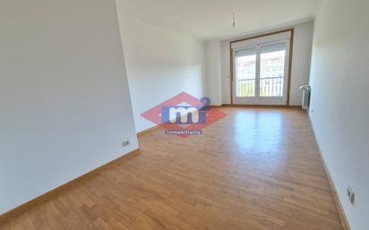Sala d'estar de Pis en venda en Ponteareas amb Parquet i Traster