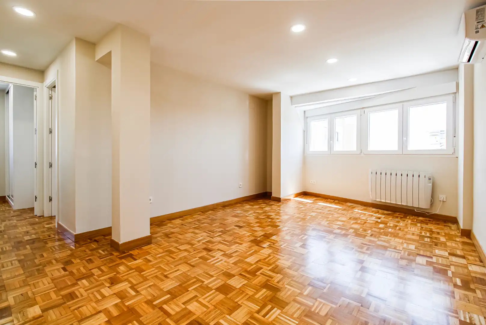 Bedroom of Flat for rent in Madrid  with Air Conditioner, Heating and Storage room