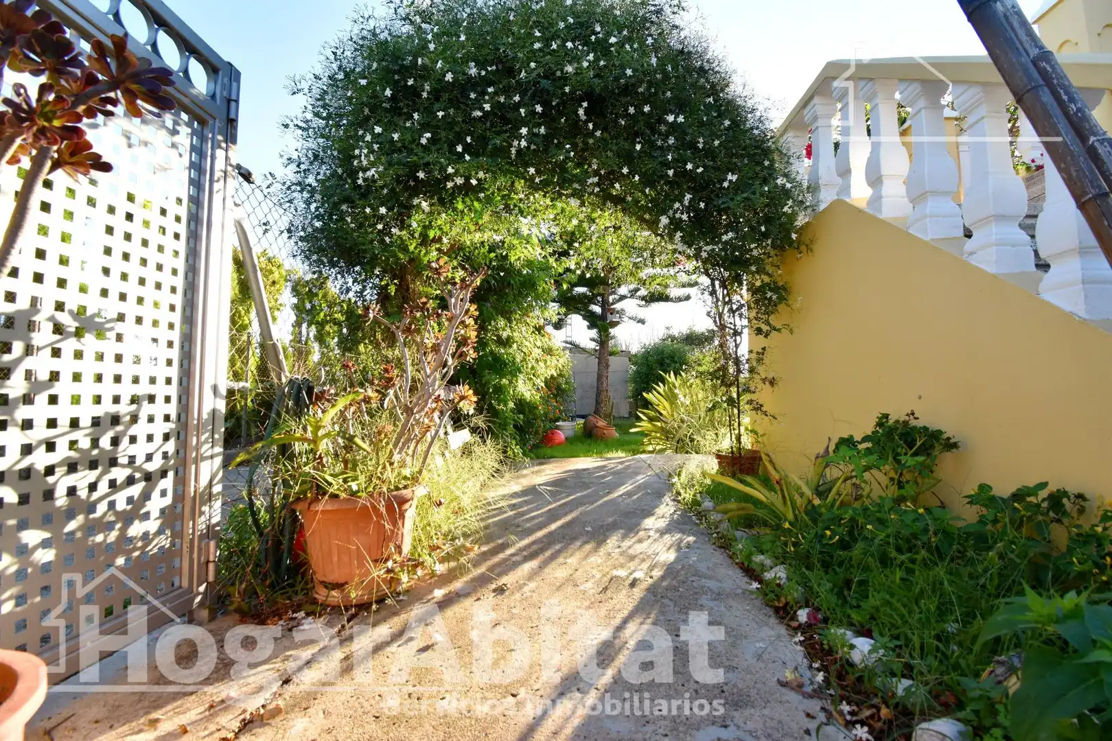 Exterior view of Houses for sale in Oliva  with Air Conditioner, Private garden and Terrace