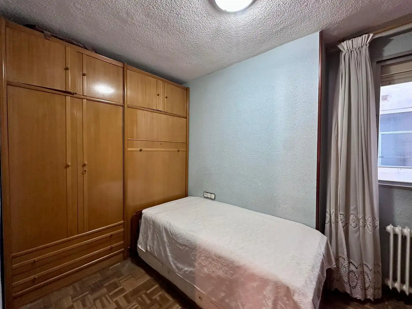 Bedroom of Flat for sale in Madrid  with Heating, Parquet flooring and Balcony
