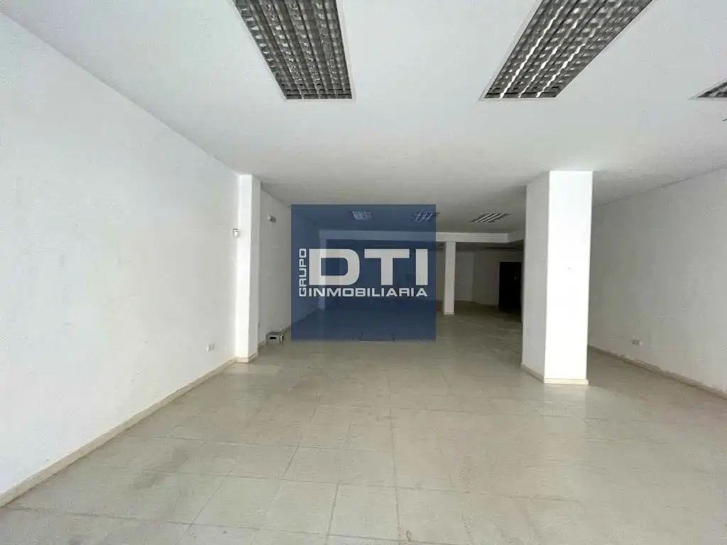 Local comercial en venta en Avenida Primero de Mayo, imagen 2