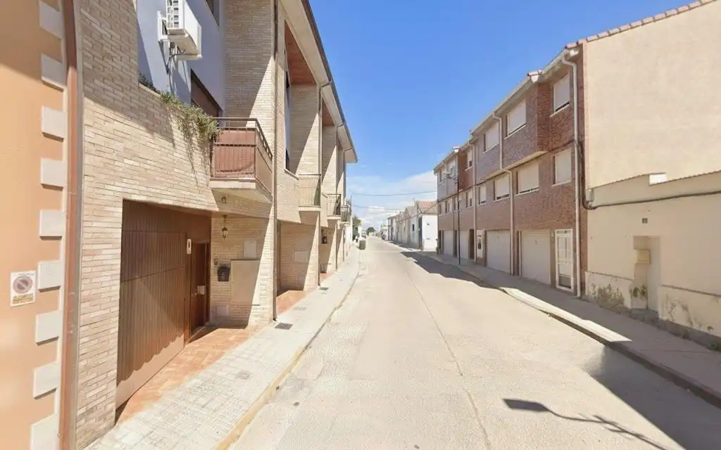 Vista exterior de Casa adosada en venta en Villanueva de Gállego con Jardín privado, Terraza y Balcón