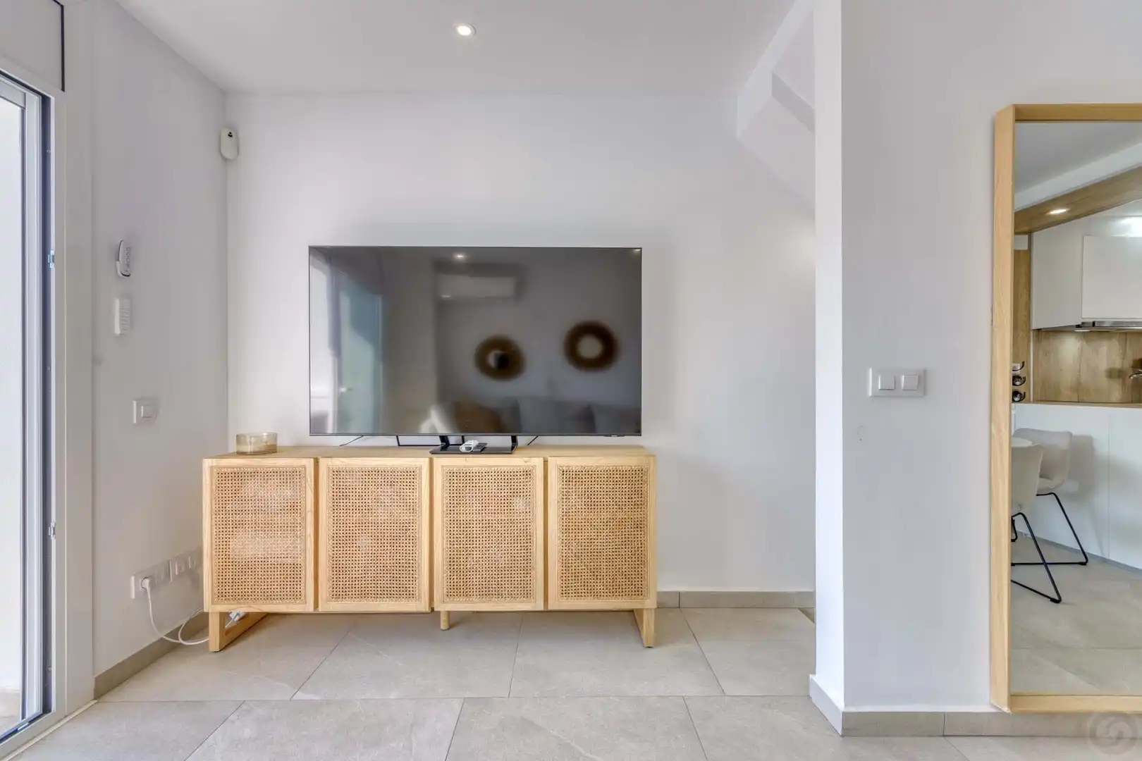 Wohnzimmer von Einfamilien-Reihenhaus zum Verkauf in Empuriabrava mit Klimaanlage, Heizung und Terrasse