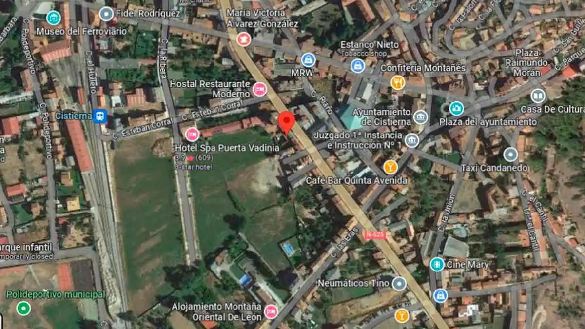 Vista exterior de Local en venta en Cistierna