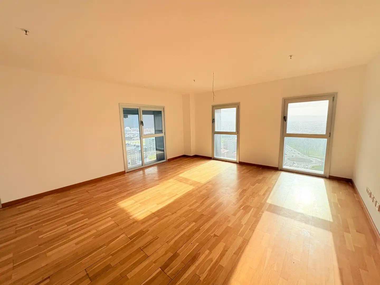 Sala de estar de Piso en venta en Ponferrada con Aire acondicionado, Trastero y Alarma