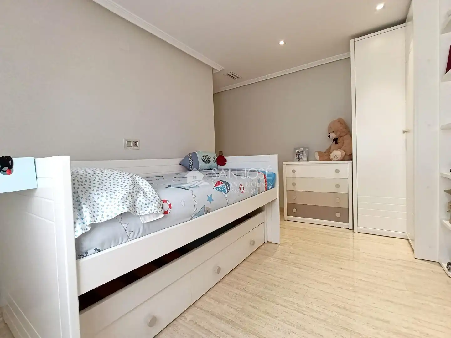 Habitación de Ático en venta en Novelda con Aire acondicionado, Calefacción y Balcón