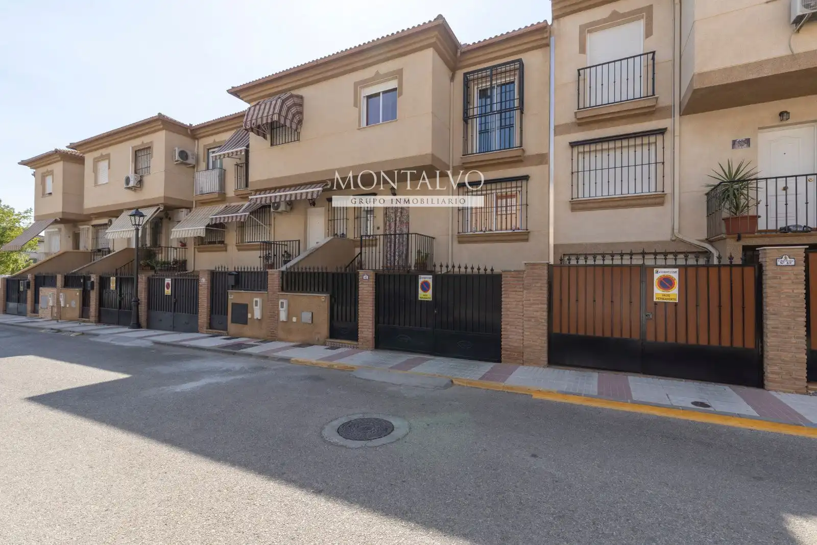 Vista exterior de Casa adosada en venta en Atarfe