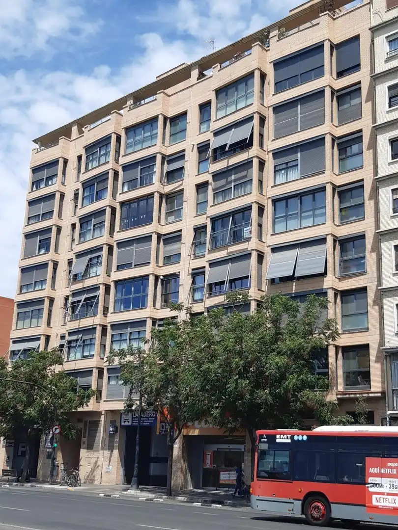 Vista exterior de Piso de alquiler en Valencia con Aire acondicionado y Balcón