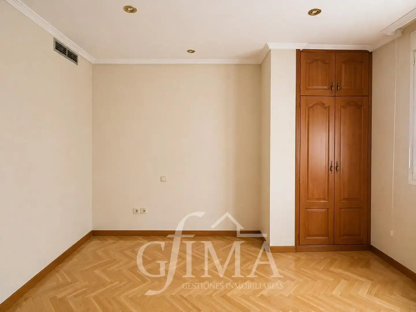 Bedroom of Flat for sale in Tomelloso  with Air Conditioner, Heating and Parquet flooring