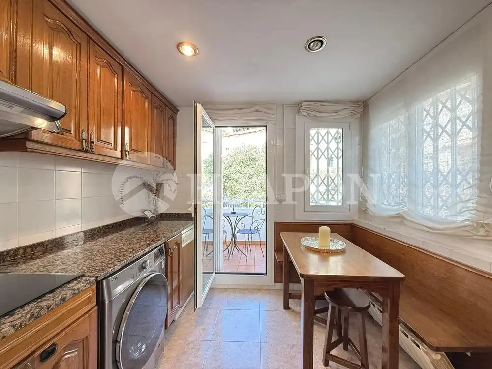 Cocina de Casa o chalet en venta en Alella con Aire acondicionado, Calefacción y Jardín privado