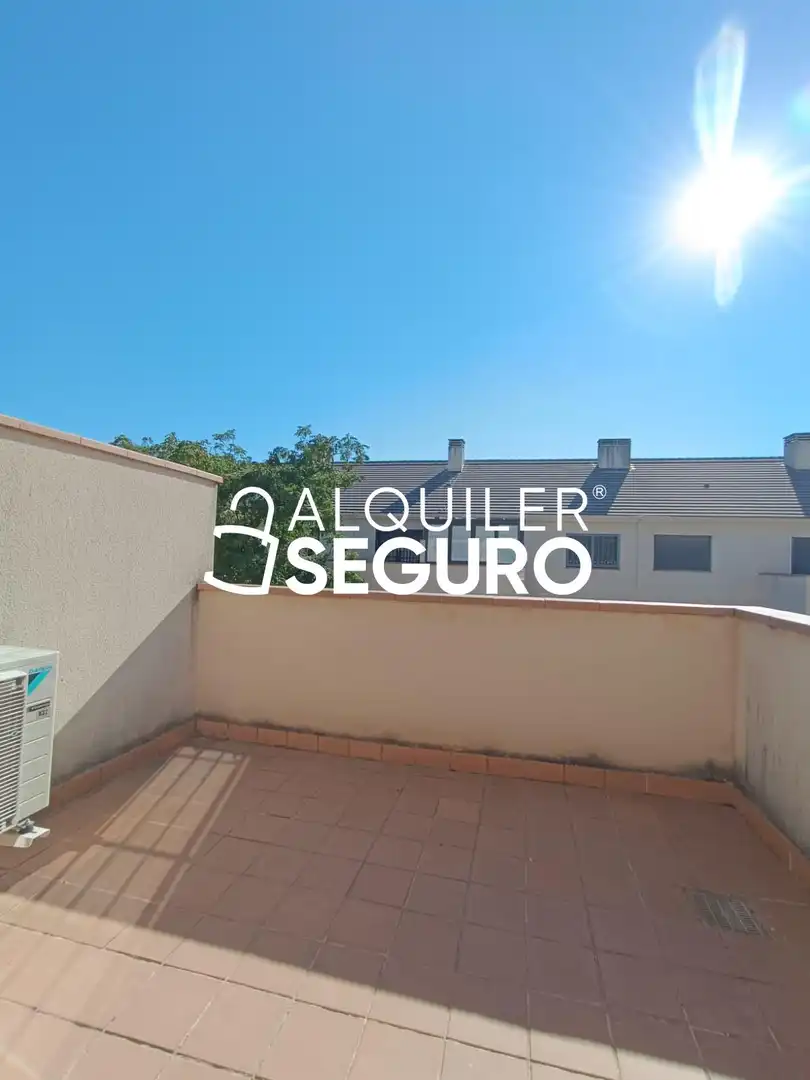 Vista exterior de Casa o xalet de lloguer en Aranjuez amb Calefacció, Terrassa i Traster