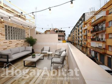 Casa amb balcó en venda a Calle la Isla de Cerdeña