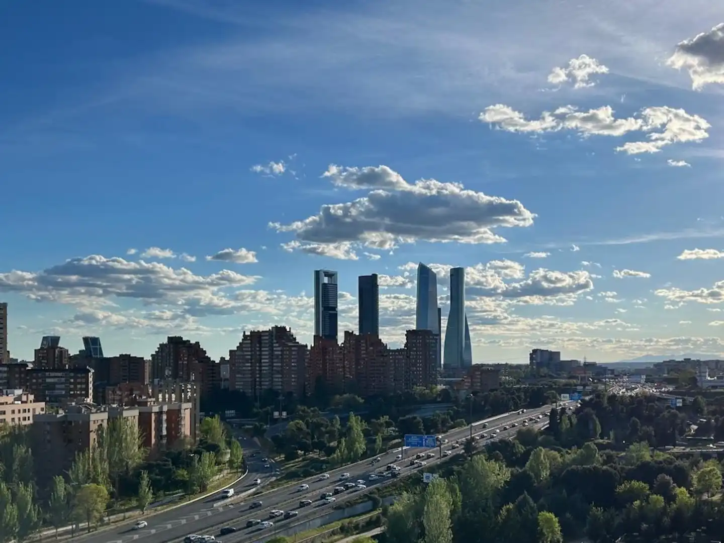 Vista exterior de Pis de lloguer en  Madrid Capital amb Aire condicionat, Terrassa i Piscina