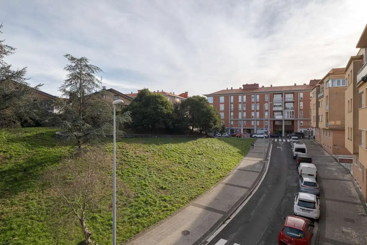 Vista exterior de Piso en venta en Donostia - San Sebastián  con Calefacción y Trastero