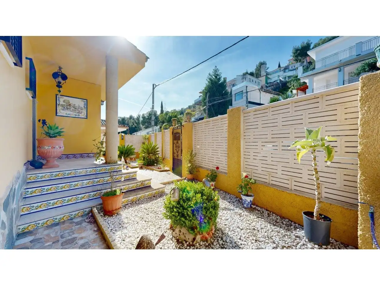 Vista exterior de Casa o xalet en venda en Gilet amb Aire condicionat, Jardí privat i Terrassa
