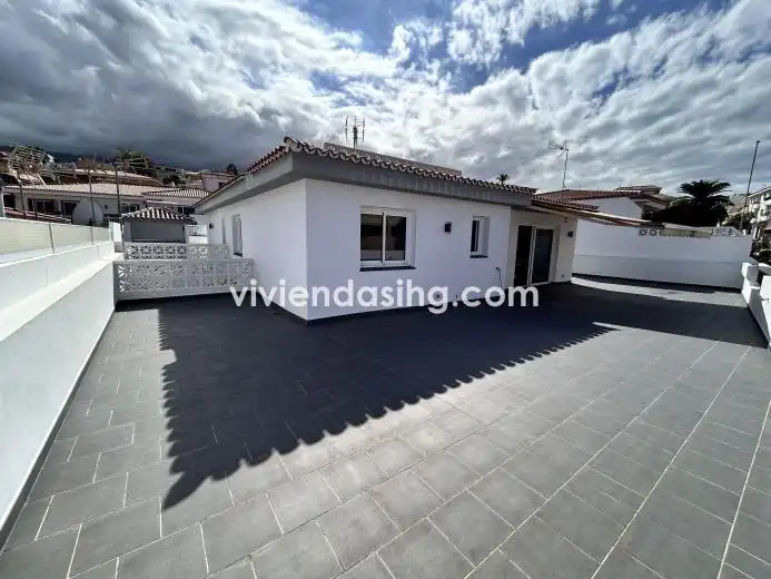 Vista exterior de Casa o xalet en venda en Los Realejos amb Terrassa i Traster