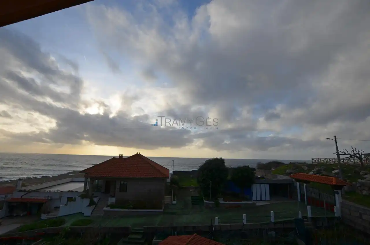 Vista exterior de Casa o chalet en venta en Oia con Calefacción, Jardín privado y Terraza