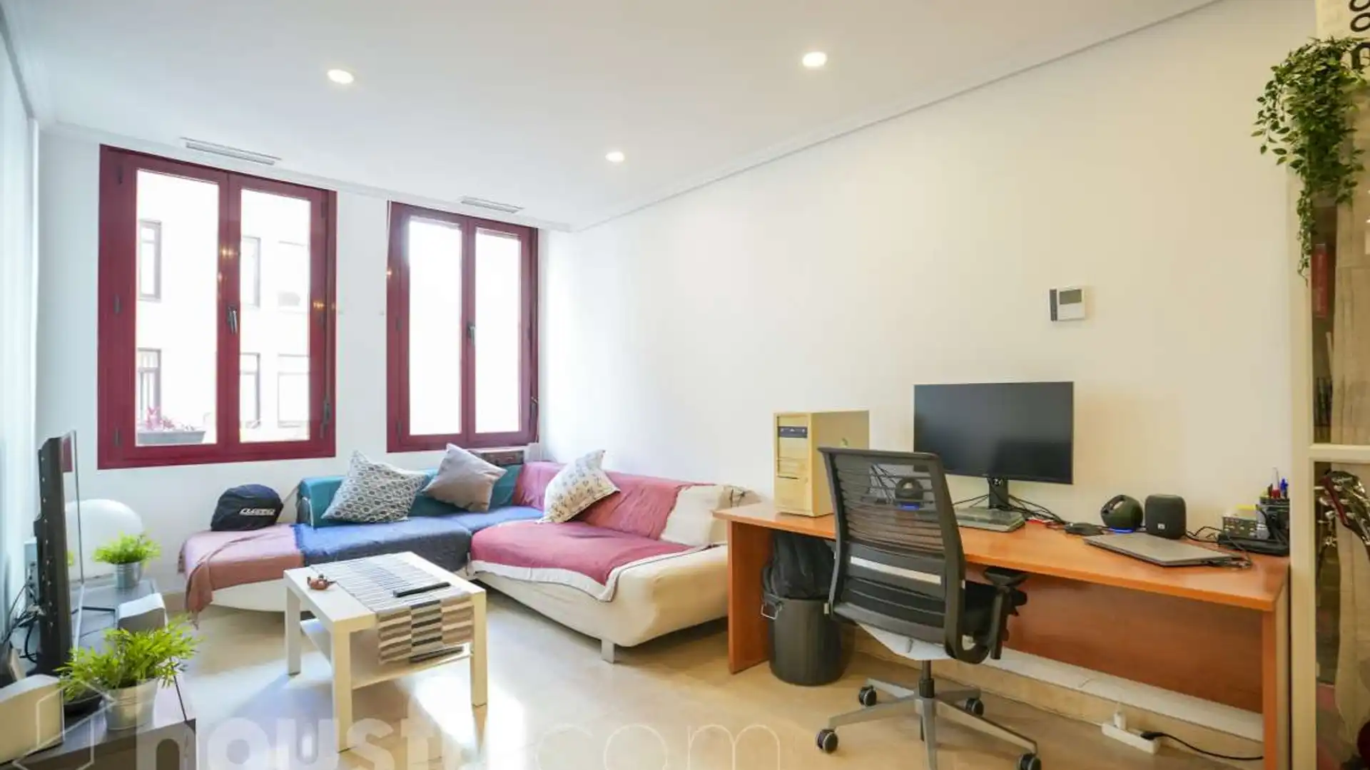 Piso en venta en Cl. Echegaray, Cortes - Huertas