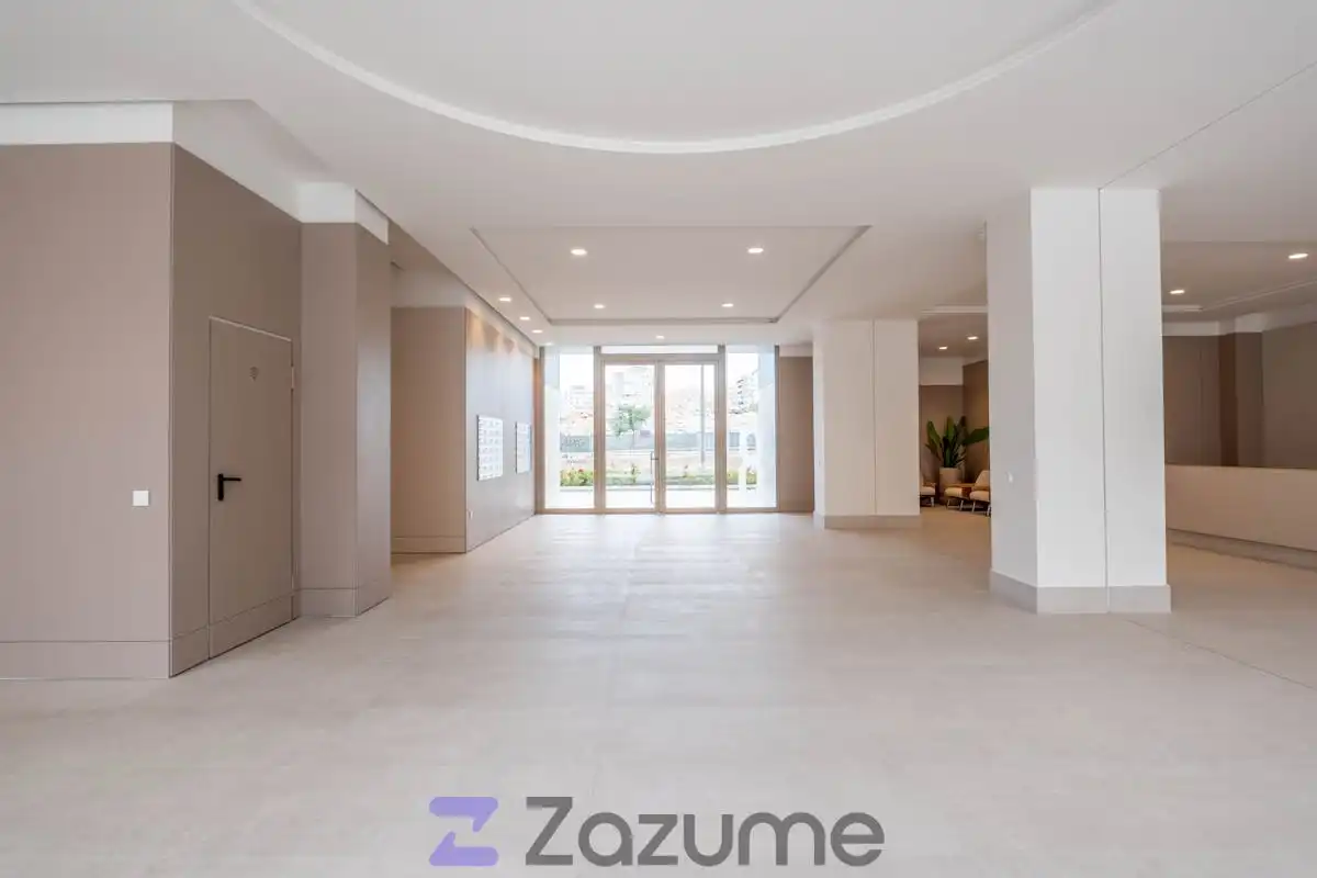 Wohnung zur Miete in Zaragoza mit Klimaanlage, Heizung und Terrasse