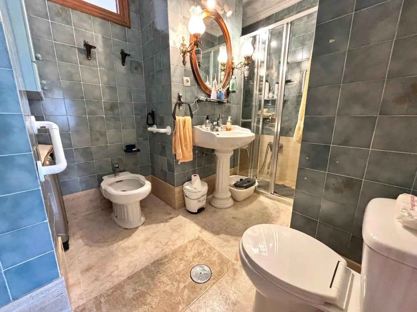 Badezimmer von Einfamilien-Reihenhaus zum Verkauf in Los Alcázares mit Klimaanlage und Privatgarten