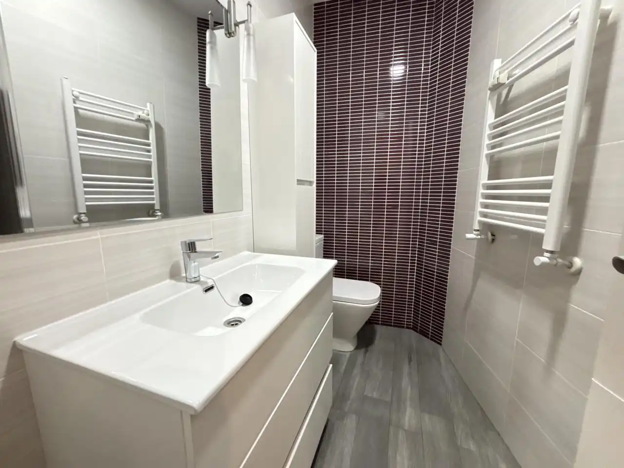 Baño de Piso para compartir en Madrid con Aire acondicionado y Amueblado