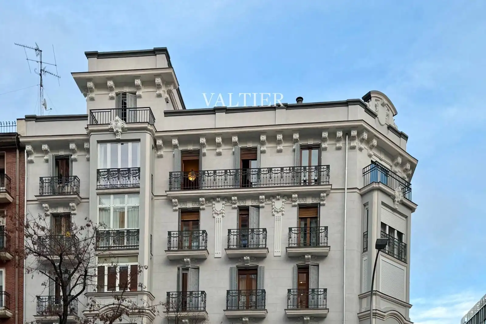 Vista exterior de Pis en venda en Madrid amb Aire condicionat i Moblat