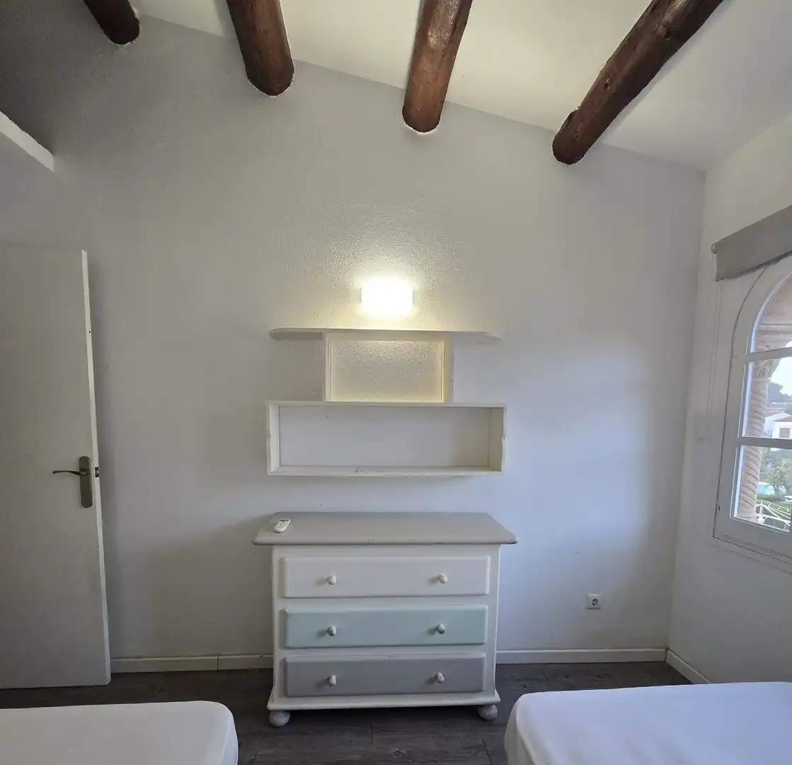 Schlafzimmer von Einfamilien-Reihenhaus zum Verkauf in Cambrils mit Privatgarten, Ofen und Gemeinschaftspool