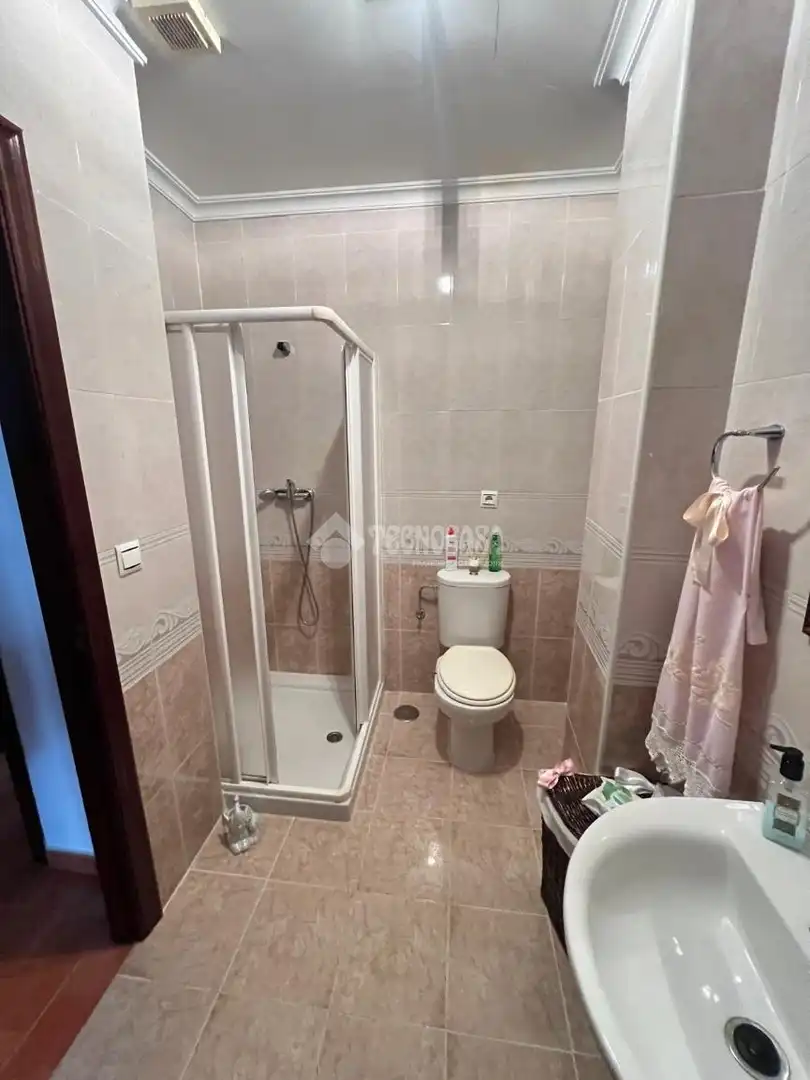 Bathroom of Flat for sale in Dos Hermanas  with Air Conditioner